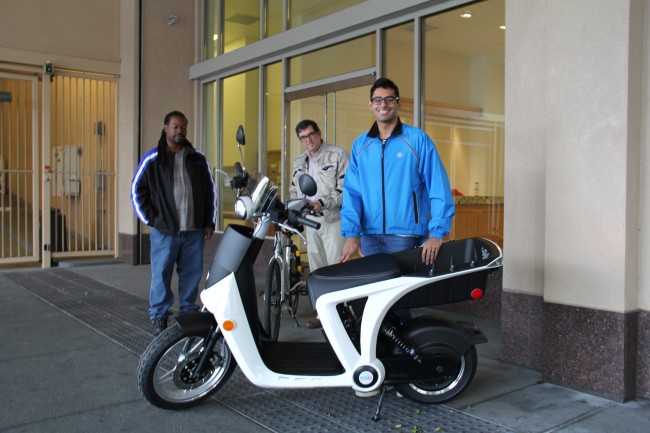 Mahindra Launched World's First Cloud Connected E Scooter Genze 2.0