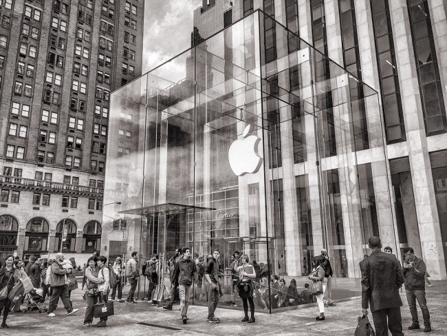 Apple Suffers Worst Slowdown in iPhone Sales Since 2013