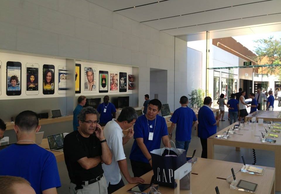 India Opens The Door For Apple Stores in New FDI Rules