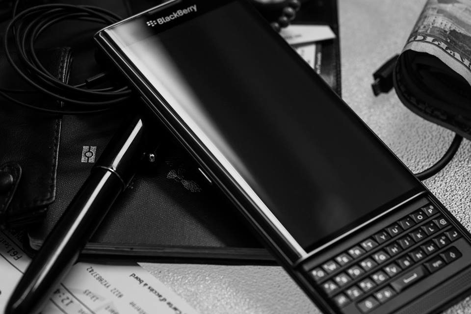 BlackBerry to Raise $605 Million From Shareholder Fairfax, Others