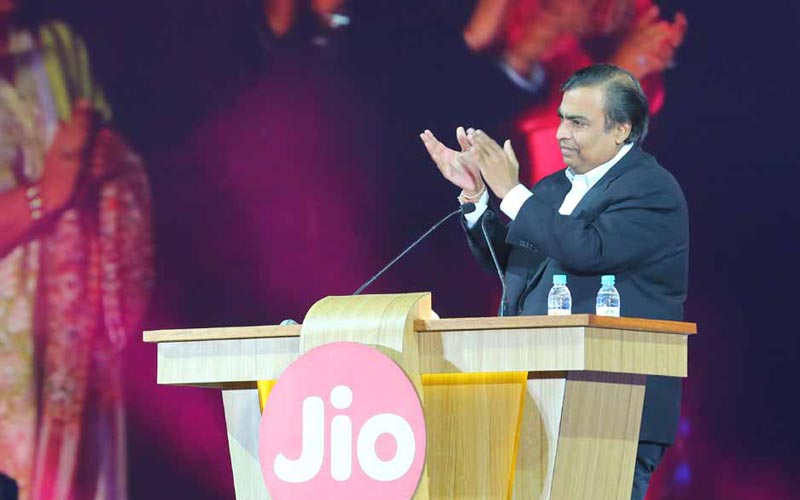 Reliance Jio All Set To Own The Market by Selling Rs 500 4G Smartphone