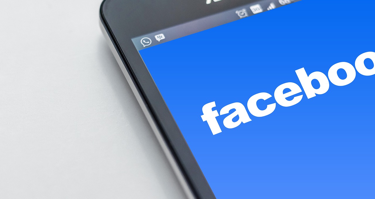 Facebook Tests Splitting Its News Feed Into Two