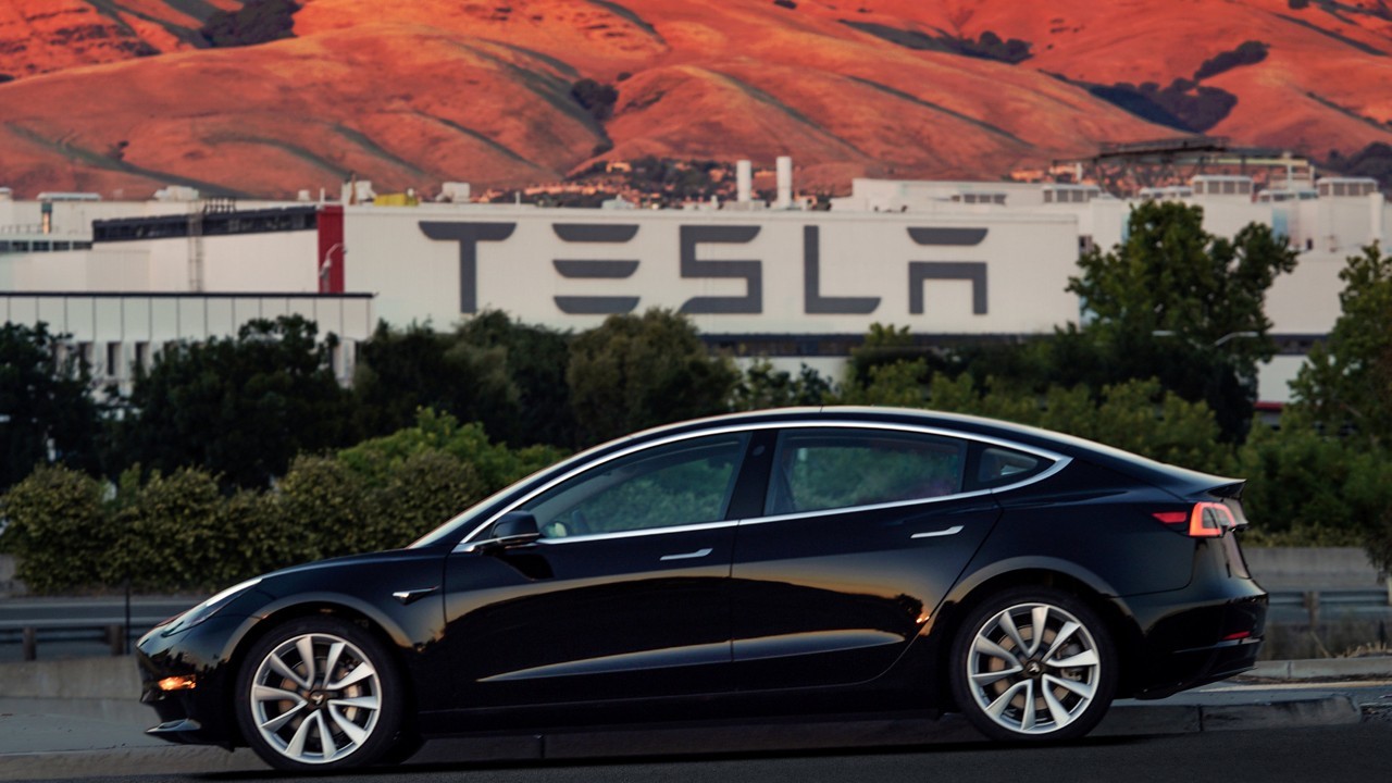 Tesla To Raise $1.5 Bn Junk Bond To Fund Model 3 Production