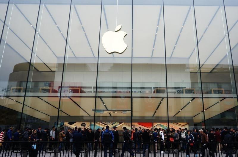 Apple Brings Alibaba-linked Payment System into China Stores Amid Market Push