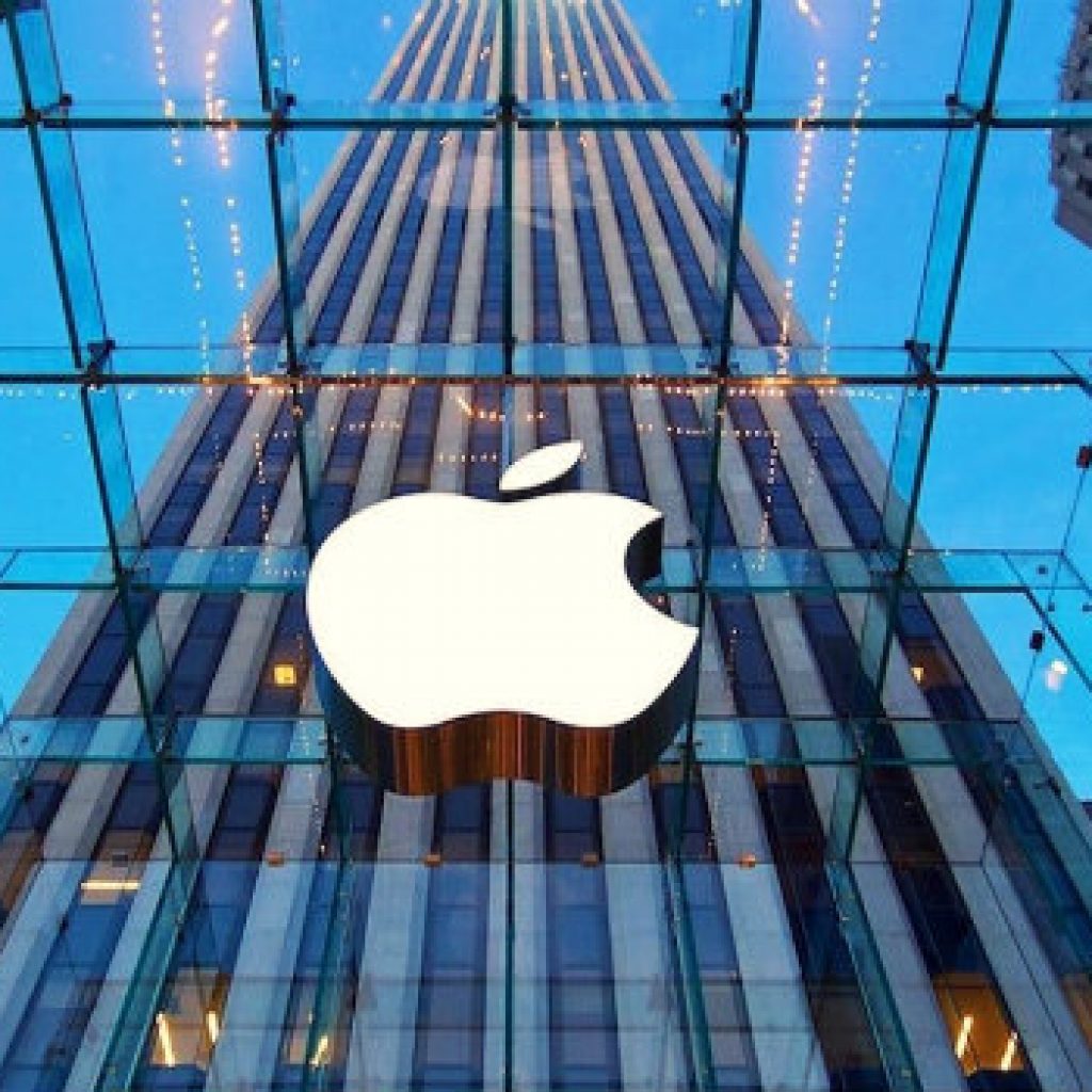 Apple-To-Become-First $1-Trillion-Company-Soon-Beating-Amazon