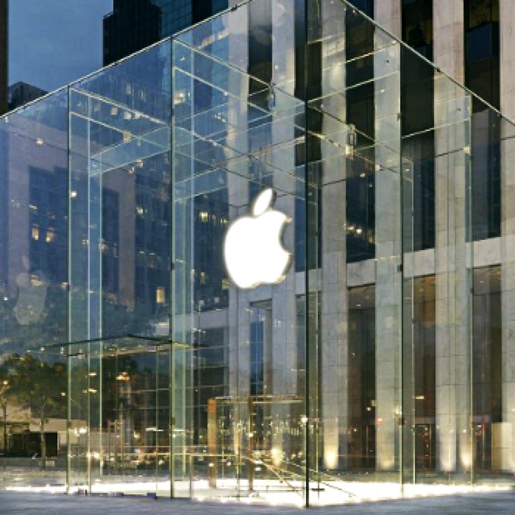 Apple Ties up with Salesforce to Bring Siri to More Business Apps