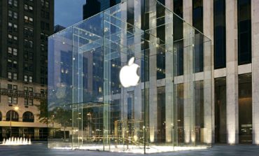 Apple Ties up with Salesforce to Bring Siri to More Business Apps