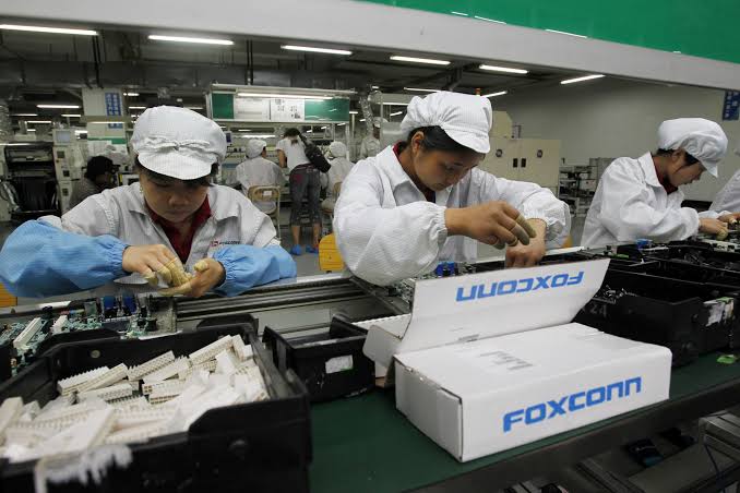 Foxconn will now Assemble Top-end Apple iPhones in India