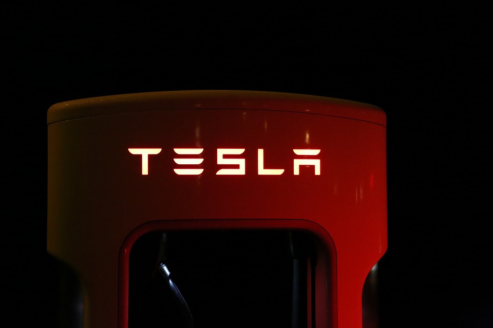 Tesla reports huge Q2 Loss, Shares plunge 10 percent