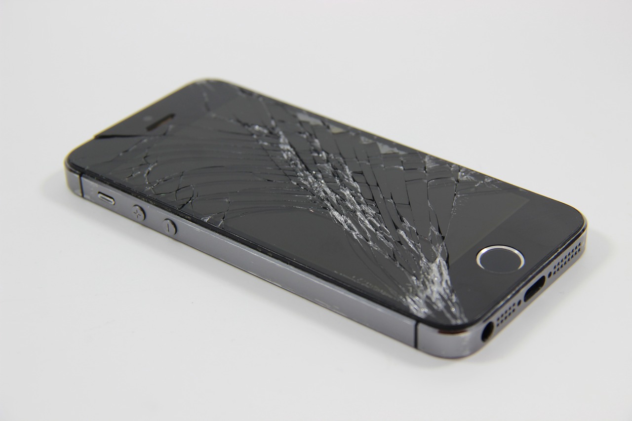 How to Fix Your Cracked iPhone Screen? Apple has Solution for it