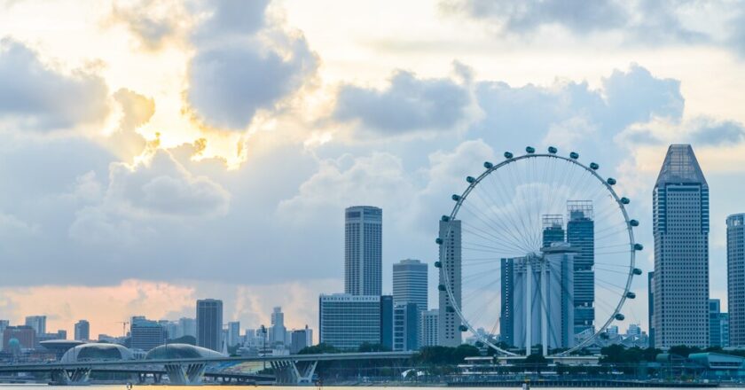 Singapore Government Raises Minimum Wages for Expats